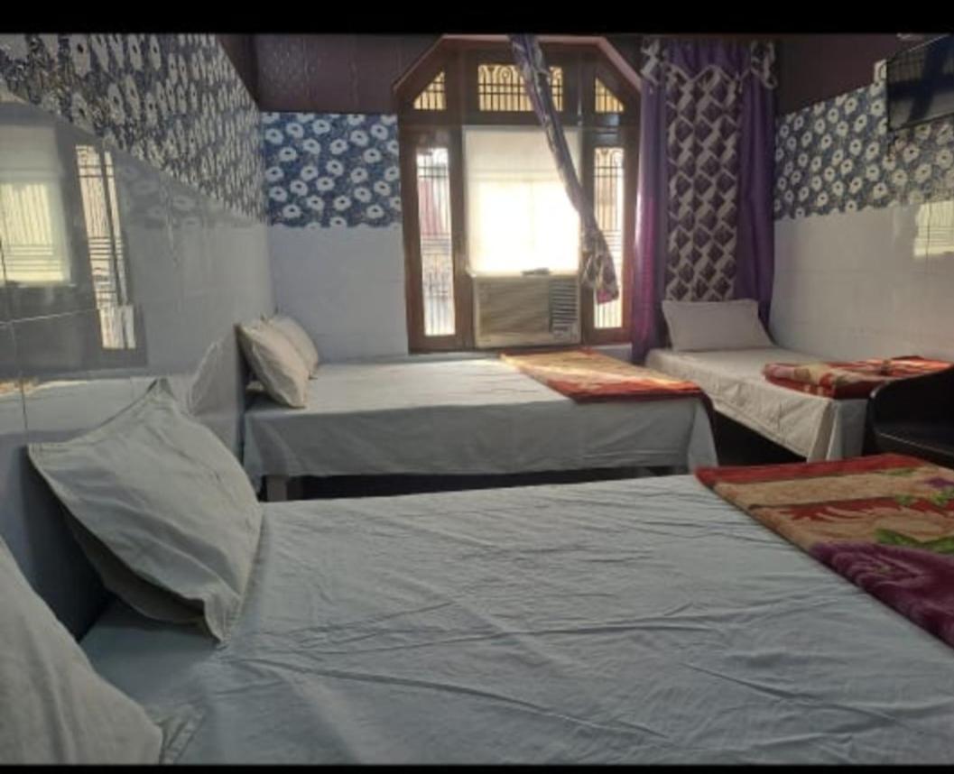 Kashi Annapurna Guest House فاراناسي الغرفة الصورة