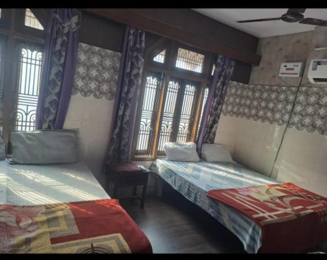 Kashi Annapurna Guest House فاراناسي الغرفة الصورة