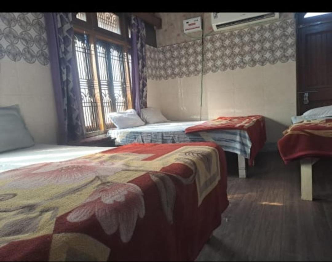 Kashi Annapurna Guest House فاراناسي الغرفة الصورة
