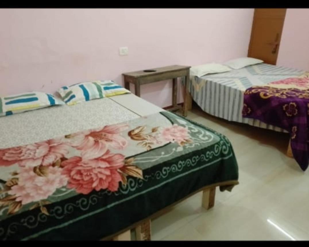 Kashi Annapurna Guest House فاراناسي الغرفة الصورة